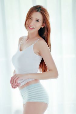 美女光屁股